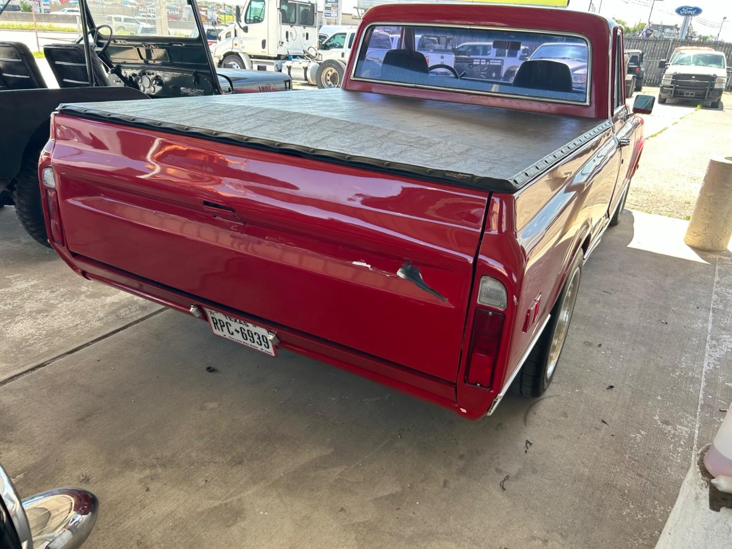 1972 Red Chevrolet C10 (CCE142A1201) , Automatic transmission, located at 1687 Business 35 S, New Braunfels, TX, 78130, (830) 625-7159, 29.655487, -98.051491 - 580 Horse Power - Photo#2